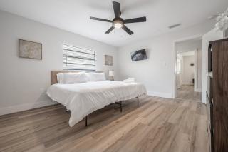 701 W Indiana Ave - 1