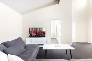 Upper-Level Tranquility 4 of 7BR Exclusive - Erina East - 7