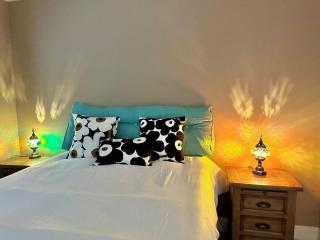 Lovely 2br Bsmt Suite W Parking For Pickup - North Vancouver - 3