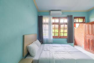 Townhouse Oak Legian Near Legian Beach Formerly Sayang Maha Merta - Legian - 2