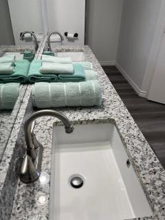 Cozy Arlington Villa near AT&T Stadium - 4