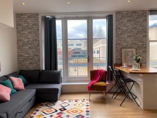 Expert Stays Central Apartment with Parking - 2