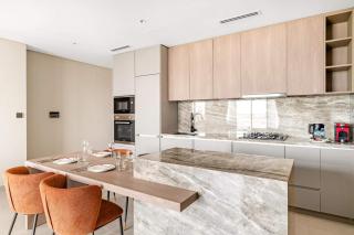 Luxurious Stay in JVC with Rooftop Pool & Gym - 8