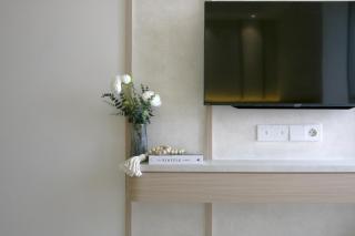 Japandi Style One-Bedroom Apartment Gold Coast PIK - Jakarta - 6