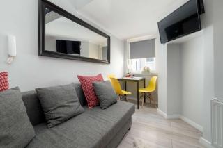 Cozy Studios Mielczarskiego with Mezzanine in Łódź by Noclegi Renters - Łódź - 8