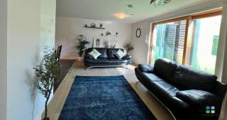Expert Stays 3 Bed Luxury Flat ApartHotel - Trumpington - 0