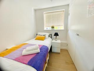 Expert Stays 3 Bed Luxury Flat ApartHotel - Trumpington - 6