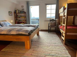 Eifel Landhaus Panoramablick unter der Burg Olbrück mit Sauna Hottub großer Terrasse und Garten Ideal für Familien - Niederdürenbach - 6