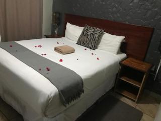 Rivernest boutique cottages - Maun - 4