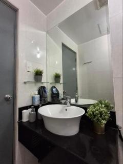 1BR Modern Bellagio Oasis Burgos Circle View BGC - Manila - 2