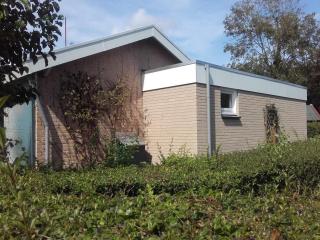 holiday home with a sunny garden - Sint Maartenszee - 9