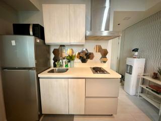 Beach Condo at Azure Urban Resort with SmartTV - Manila - 5