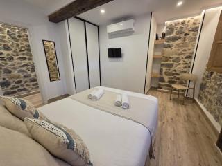 El Patio de Vespasiano-Calera- vistas a la iglesia junto al puerto - 2