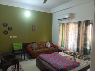 Riverbank Guesthouse with Restaurant & self cooking facility - Guwahati - 1
