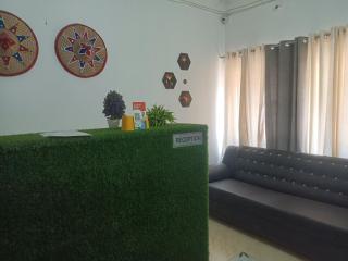 Riverbank Guesthouse with Restaurant & self cooking facility - Guwahati - 5