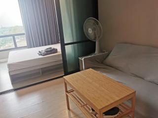 Near Safari Park and BTS Bangchan condo swimming, fitness, cooking, family-friendly rental - Ban Bang Chan - 7