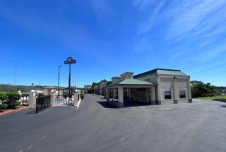 Days Inn by Wyndham Greenville - 9