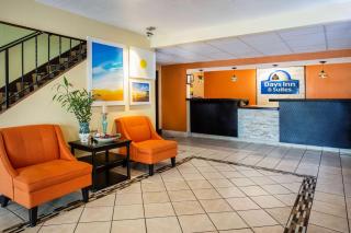 Days Inn & Suites by Wyndham Stevens Point - 8
