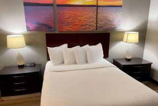 Days Inn & Suites by Wyndham Stevens Point - 3