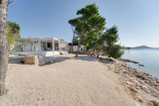 Villa Luna Buqez - 1st Sea line by Beach - Drage - 2
