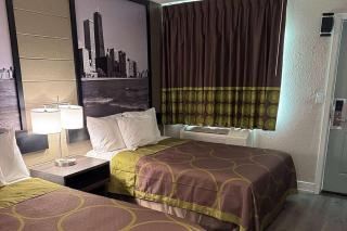 Super 8 by Wyndham Rockford South - 2
