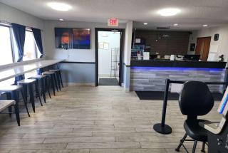 Super 8 by Wyndham Galesburg - 8