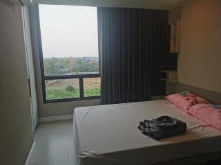 Near Safari Park and BTS Bangchan condo swimming, fitness, cooking, family-friendly rental - Ban Bang Chan - 6