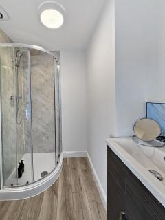 Amaya Nine Sleeps 7 Large 4 bed house - Bottesford - 6