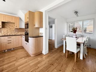 Amaya Nine Sleeps 7 Large 4 bed house - Bottesford - Bottesford - 7