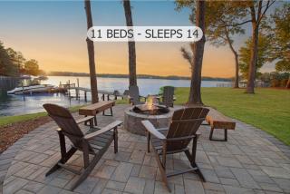Channel Marker Exclusive Lakefront Home wHot Tub Custom Bunk Room Dock Optional Boat Rental 1418 - Mooresville - 0
