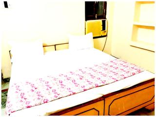 BUDGET VARANASI HOTEL P - G - O N - G A N G E S - R I V E R - near Tulshi Ghat - fully Air Conditioned hotel at Prime Location - BEST RIVER VIEW HOTEL - - 5