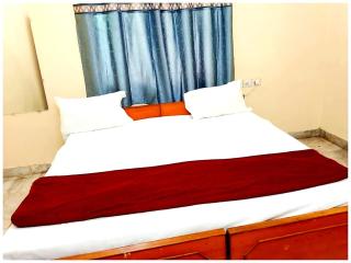 BUDGET VARANASI HOTEL P - G - O N - G A N G E S - R I V E R - near Tulshi Ghat - fully Air Conditioned hotel at Prime Location - BEST RIVER VIEW HOTEL - - 6