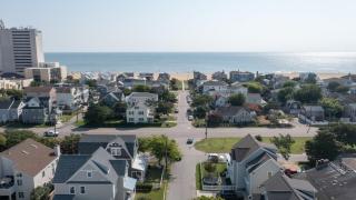 Charming 3 BR North End Beach Cottage One Block to the Beach Private Parking Private Backyard 1478 - 8