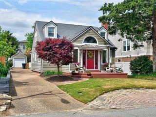 Charming 3 BR North End Beach Cottage One Block to the Beach Private Parking Private Backyard 1478 - 5