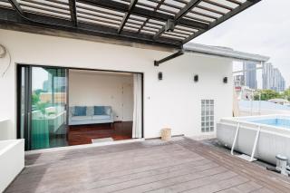 Luxurious 6BR Villa with Pool & Games at Sukhumvit - 7