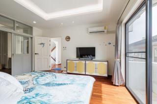 Luxurious 6BR Villa with Pool & Games at Sukhumvit - 6