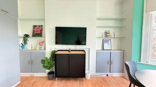 Large flat close to tube station zone 2 - London - 2