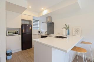 Modern 2-Bed Townhouse Close to City Attractions - - 7