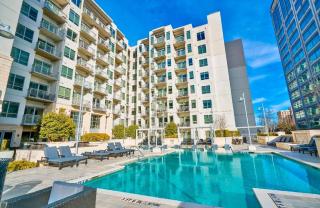 Midtown Oasis Overlooking ATL with Pool View and Balcony - Atlanta - 0