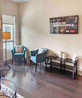 Midtown Oasis Overlooking ATL with Pool View and Balcony - Atlanta - 6