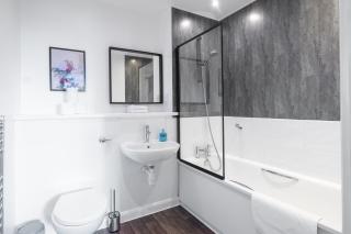 Orient Suite with FreePark - 28 Night Stay - Birmingham - 6