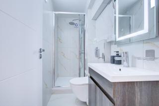 Contemporary 2-Bedroom Apartment in Wanstead, London - Londra - 4