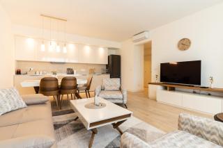 BW Spacious Riverview Apartment - Belgrad - 8