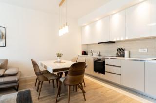 BW Spacious Riverview Apartment - Belgrad - 5