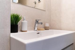 BW Spacious Riverview Apartment - Belgrad - 1