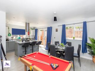 3 Bed 2 Bath - Stonecliffe House By Alt-Stay Accommodation - Ideal For Contractors - Long Stays Welcome - Leeds - 0