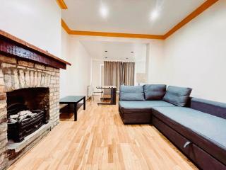 Modern 5-Bed Home with Garden & Spectacular City Views - Londra - 0