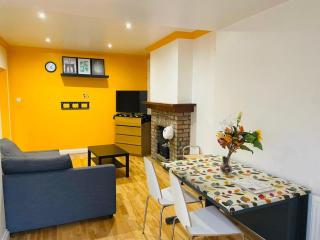 Modern 5-Bed Home with Garden & Spectacular City Views - Londra - 3