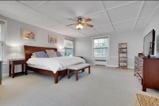 Stunning, Large, Waterfront Retreat - 1