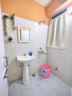 2BHK Cozy Nest opp Apollo Hospital & City Centre - Guwahati - 1
